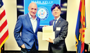 임애훈 한인회장 마크 켈리 연방 상원의원 면담